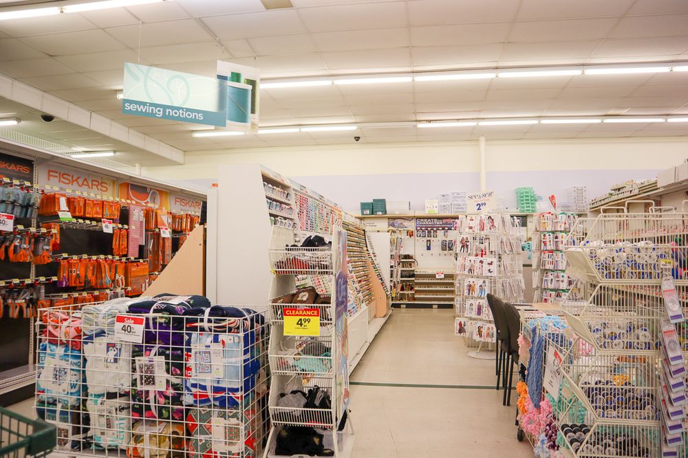 ±10,025 SF Endcap Suite in Sena Mall Shopping Center: 1111 Veterans Memorial Blvd, Metairie, LA 70005